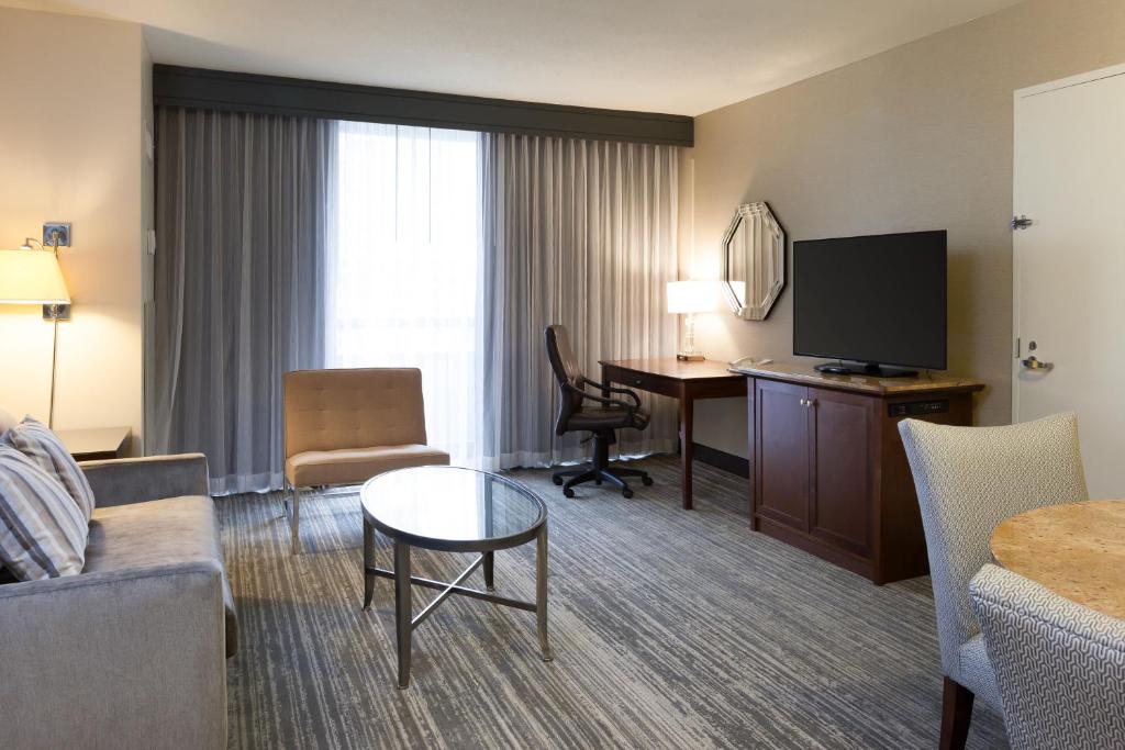 DoubleTree by Hilton Hotel & Suites Houston by the Galleria image 11
