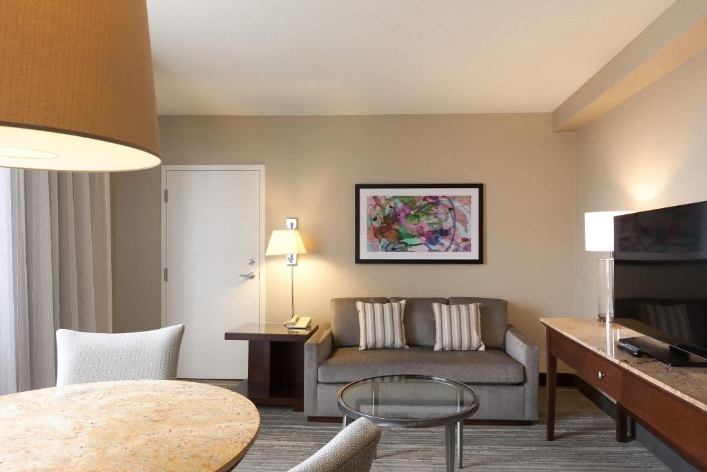 DoubleTree by Hilton Hotel & Suites Houston by the Galleria image 18