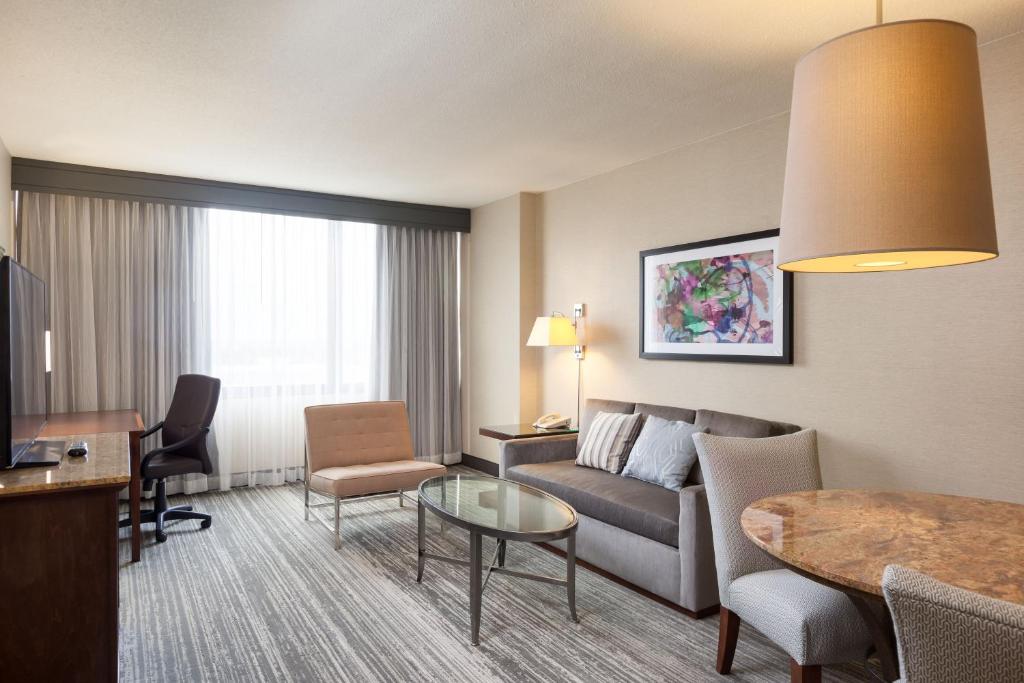 DoubleTree by Hilton Hotel & Suites Houston by the Galleria image 7