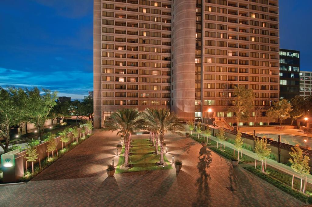 DoubleTree by Hilton Hotel & Suites Houston by the Galleria image 8
